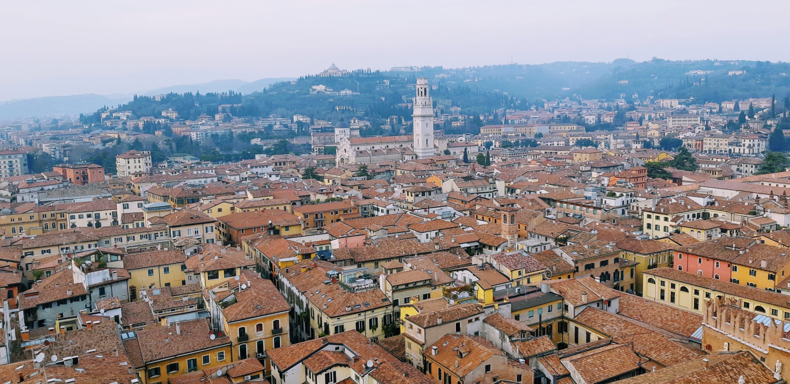 Visuale della città da torre dei Lamberti a Verona